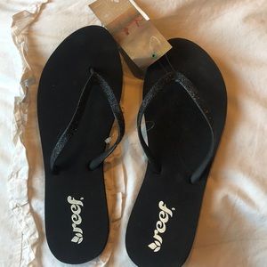 NWT Reef Sandals
